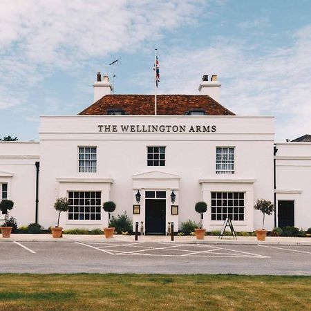فندق The Wellington Arms - Basingstoke-Reading هيكفيلد المظهر الخارجي الصورة