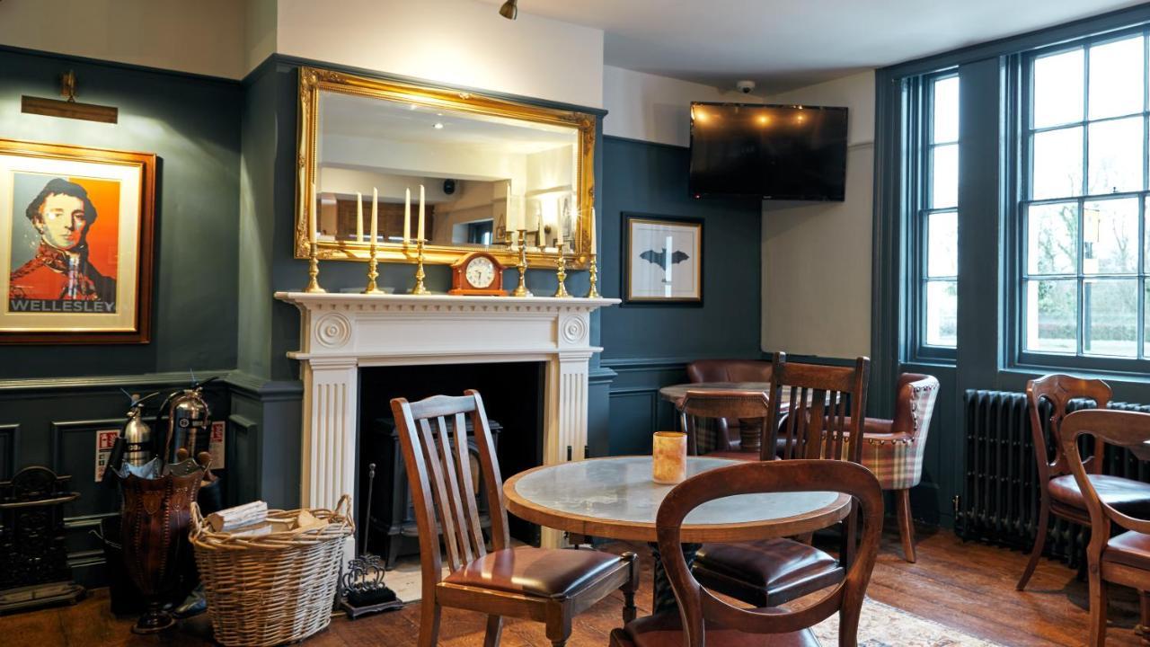 فندق The Wellington Arms - Basingstoke-Reading هيكفيلد المظهر الخارجي الصورة